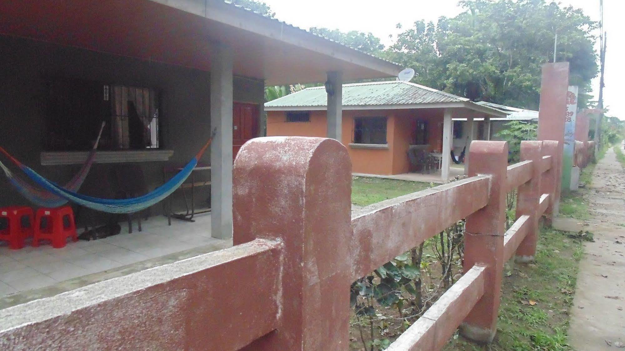 Cahuita Lodge エクステリア 写真